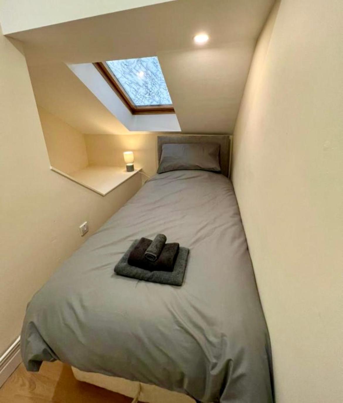 Cosy Penthouse Suite Happily Sleeps Up To Five Halifax Exteriör bild